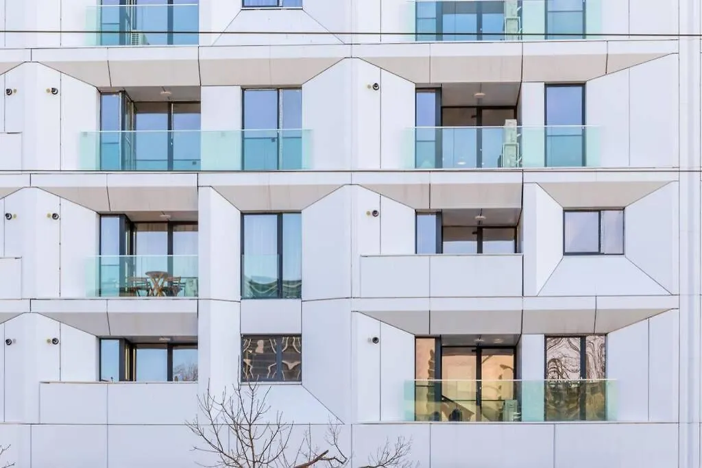 Sunset View Modern Apartment Close To Everything Bukarest