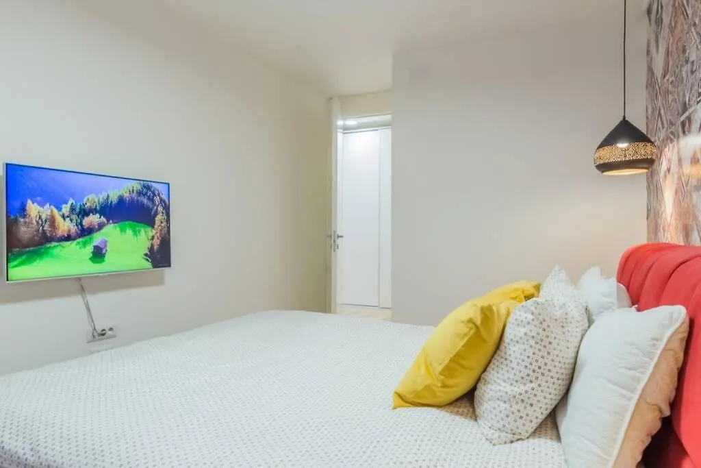 Sunset View Modern Apartment Close To Everything Bucharest